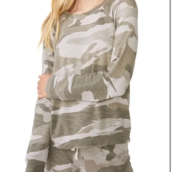 Monrow Vintage Camo Raglan and Sweatpants Set - Picture 7 of 9